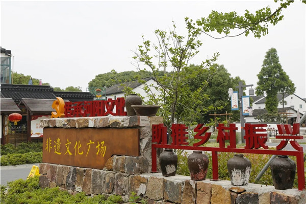 Xiaojia Alley in Zhangjiagang in purple palette