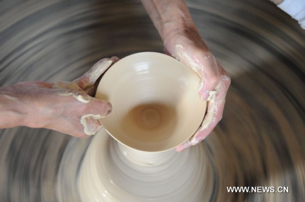 Porcelain-making art in Jingdezhen to bid for intangible cultural heritage