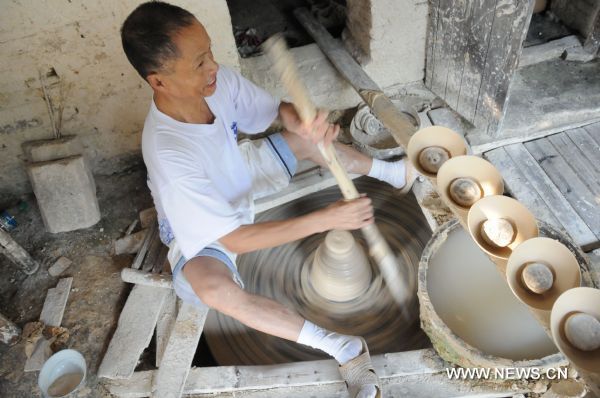 Porcelain-making art in Jingdezhen to bid for intangible cultural heritage