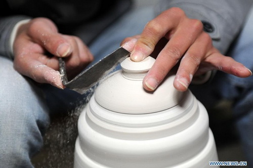 Delicate porcelain painting in Jingdezhen