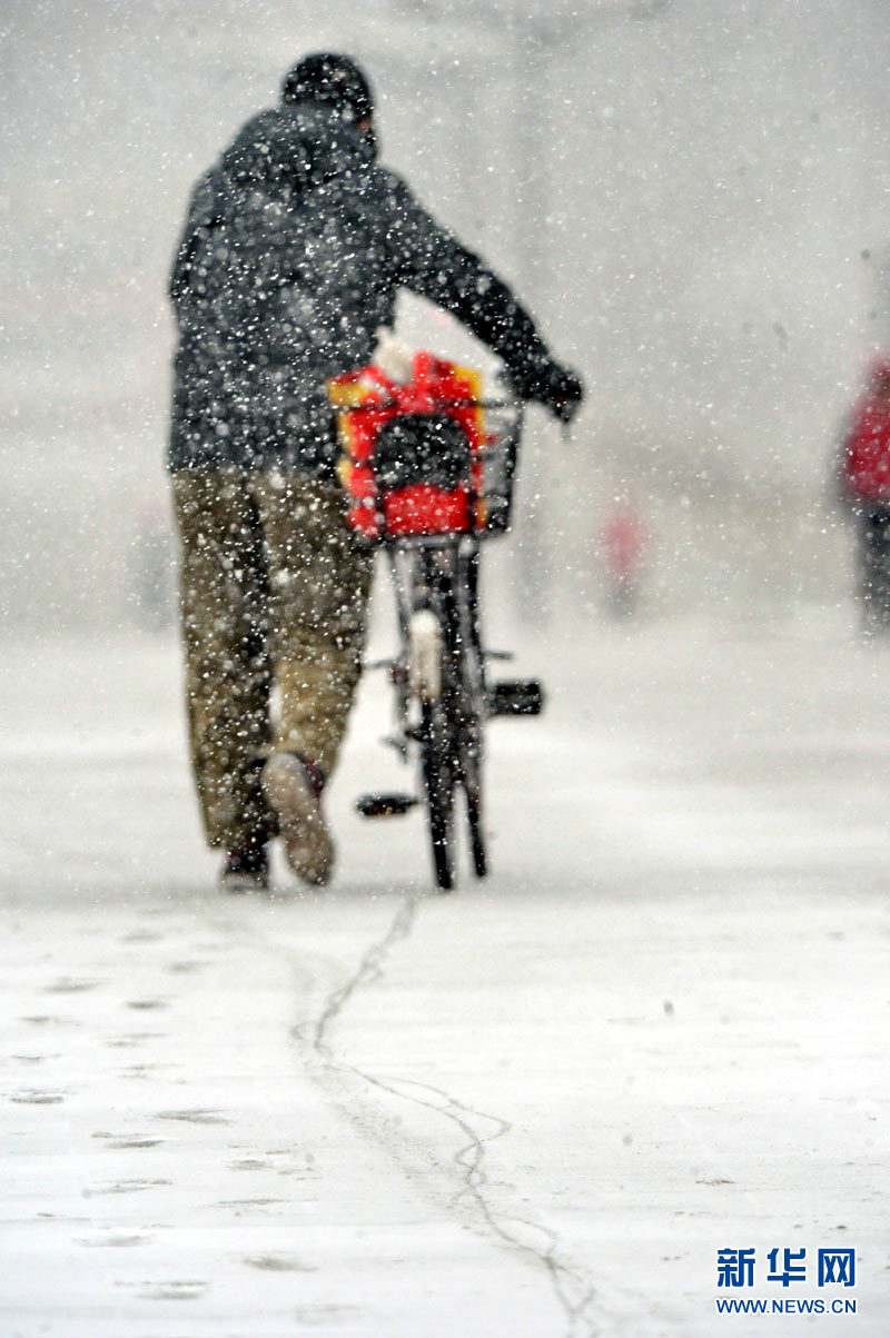 First winter snow falls on Changchun