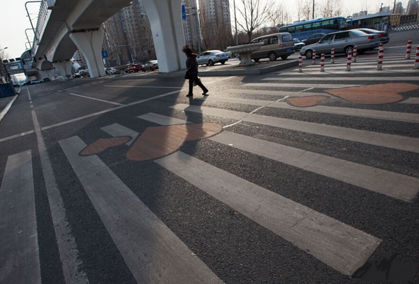Changchun decorates zebra crossing for children’s safety