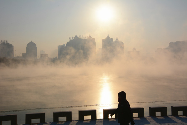 Jilin City: Heavy fog envelops Songhua River