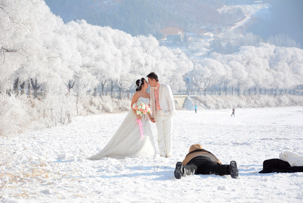 Songhua River rime attacts tourists