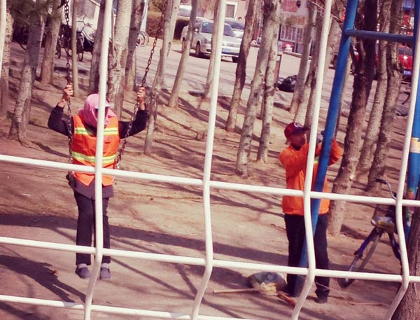 NE China street cleaners gain popularity on Sina Weibo