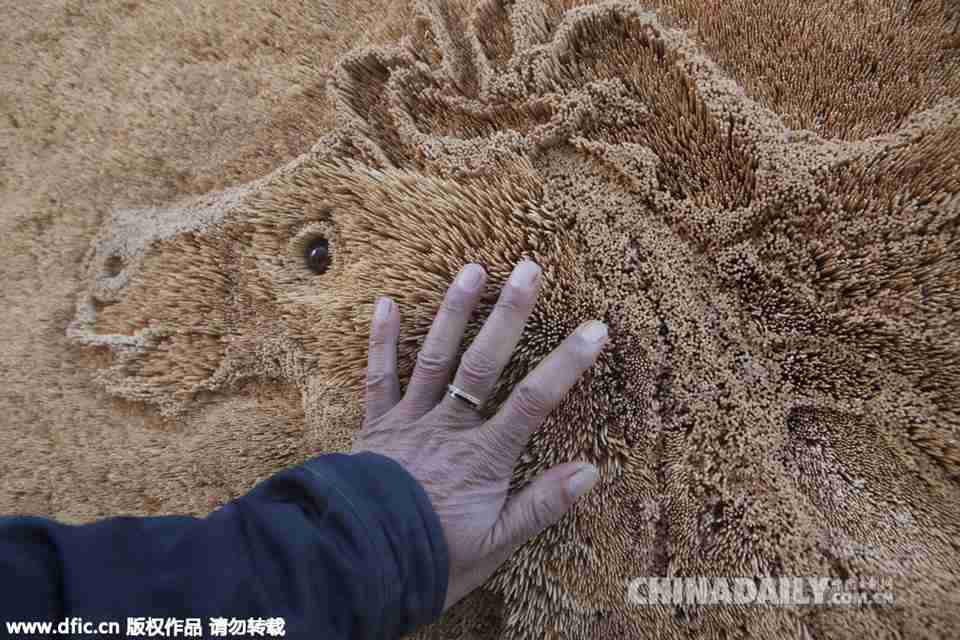 Man makes 3D running horse with toothpicks