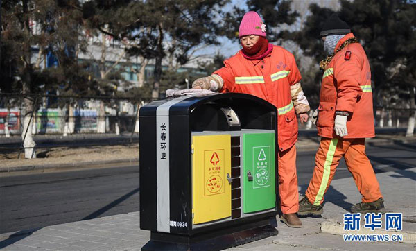 Happy supper for humble NE China street cleaner