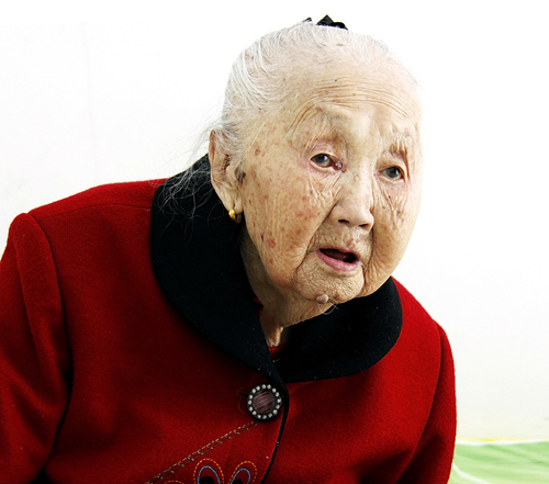 The happy life of a 105-year-old lady