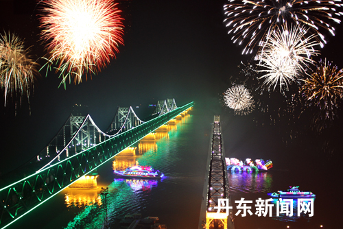 Fireworks lighten Dandong's night sky