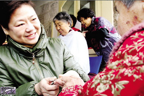 Volunteers look after elderly people