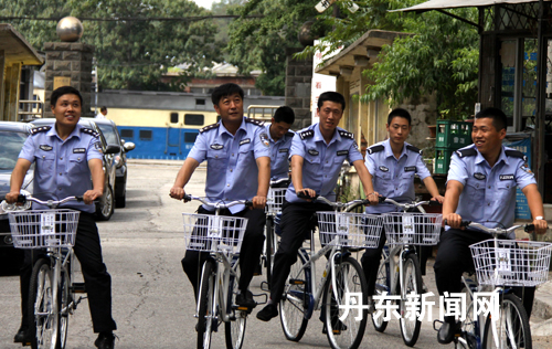 Bike-riding police
