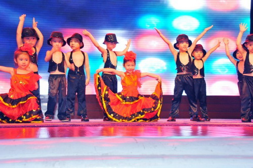 Kindergarten children give performances