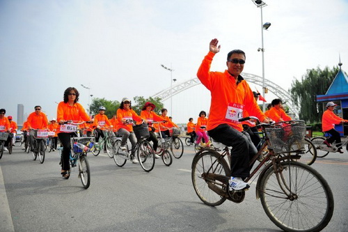 Bicyclists promote fun and healthy lifestyles in Dandong