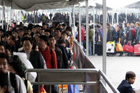 China embraces Spring Festival travel peak