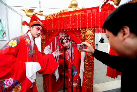 Wedding-themed expos are held in two cities