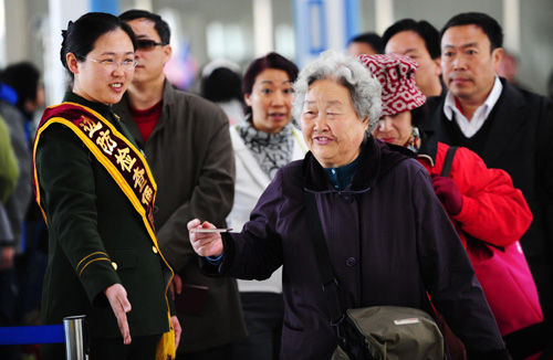 China's 1st tourist train to DPRK starts 4-day tour
