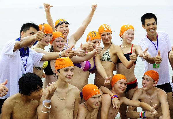 300 Russian students arrived in Dalian for summer camp