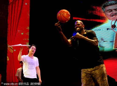 NBA star's folk lesson from Zhao Benshan