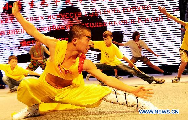 Students of Russian summer camp experience Shaolin Kungfu