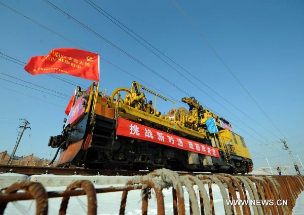 Harbin-Dalian high-speed railway under construction in freezing weather