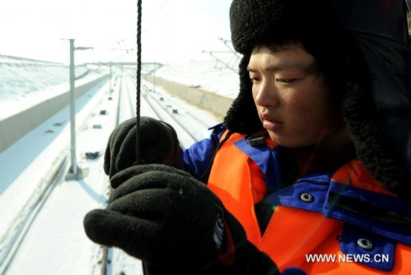 Harbin-Dalian high-speed railway under construction in freezing weather