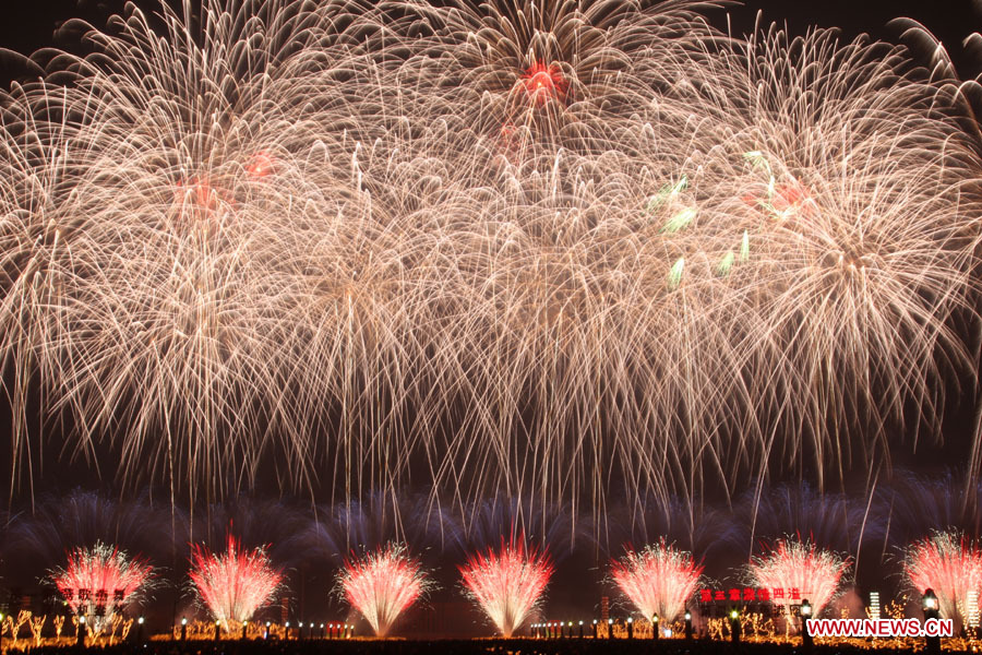 Fireworks illuminate night sky to greet Lunar New Year around China