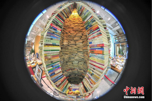 Tower of books dominates Shenyang store