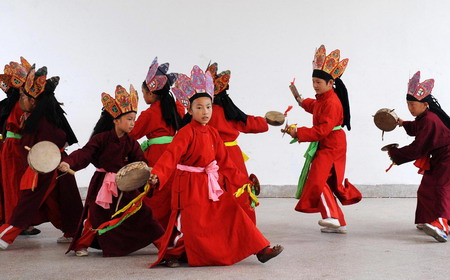 Naxi ethnic culture brought into school