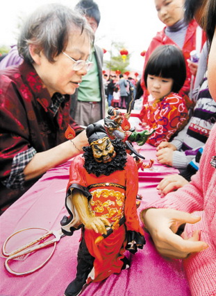 Lijiang folk artisans rated as excellent intangible culture heritage inheritors
