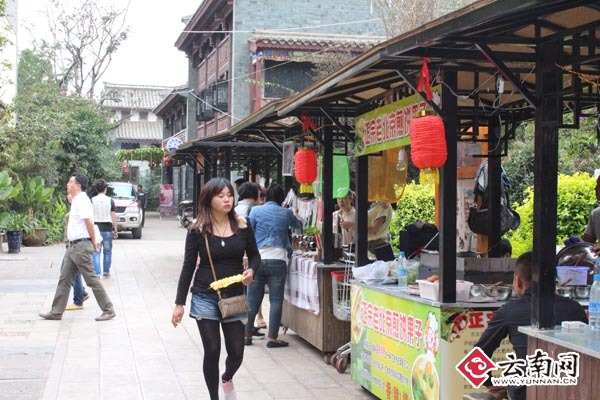 Fun in Guandu Ancient Town on Mid-Autumn Day