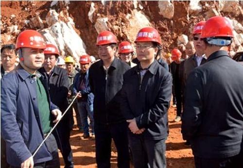 Lijiang mayor inspects development zone and local companies