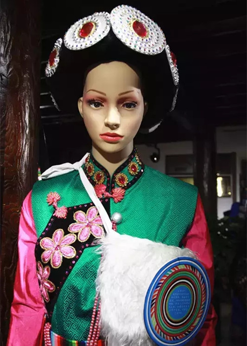 Lijiang ethnic costume exhibition hall opens