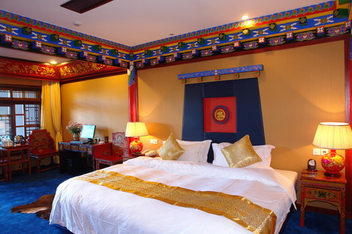 Check in at Lijiang Qian Li Zou Dan Ji Hotel