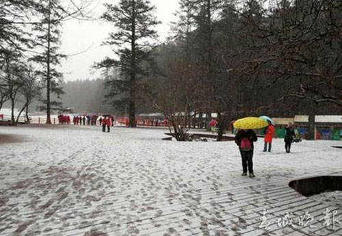 Yulong Mountain embraces late spring coldness