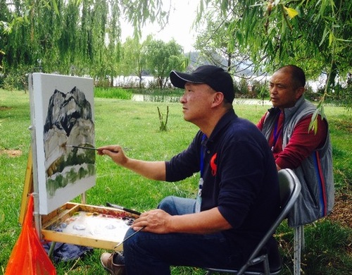 Lijiang trains artists through local painting sessions