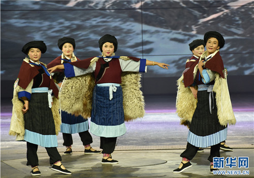 Ethnic costumes staged in Lijiang