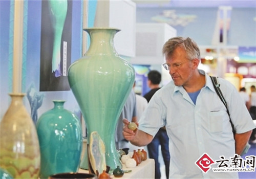 Lijiang crafts highlighted at Yunnan expo