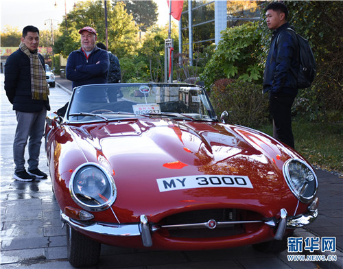 Hong Kong vintage cars explore Yunnan