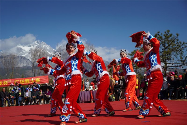 Square dancers jostle in national competition in Lijiang