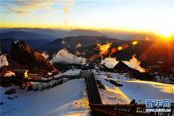 Yulong Snow Mountain controls tourist flow for glazier preservation