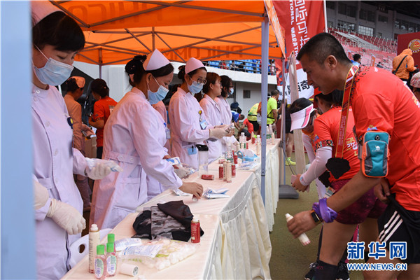 Over 12,000 people run in Lijiang marathon