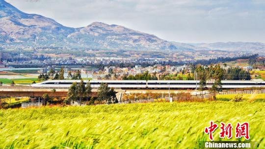 New high-speed railway links Lijiang and Guilin