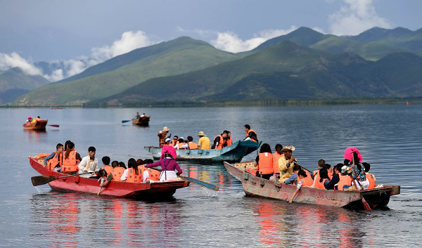 Yunnan's pristine lake sparkles as people make new efforts to protect it