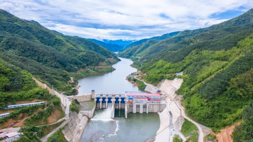 Chinese-built hydroelectric power project in Laos progresses