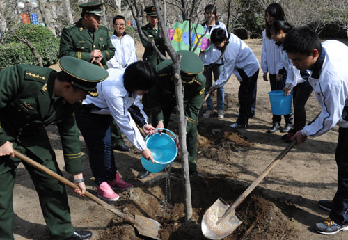 Volunteers build green 'China Dream'