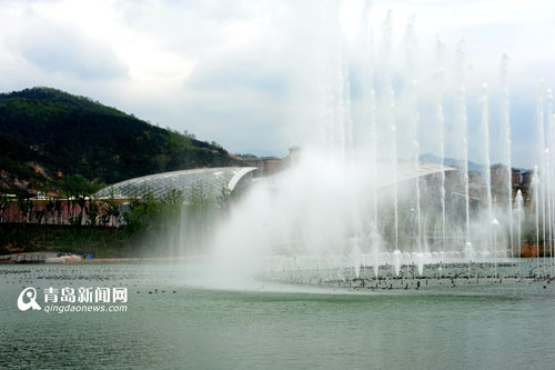 Musical fountain entertains Qingdao expo visitors