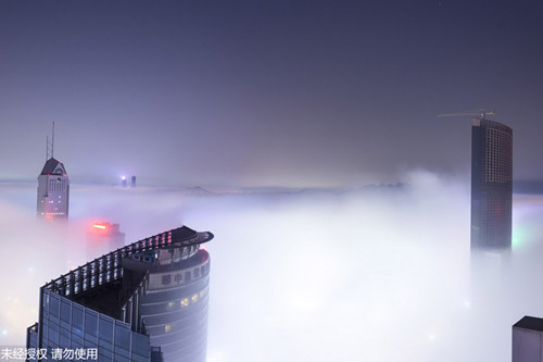 Fog turns Qingdao city into a fairyland