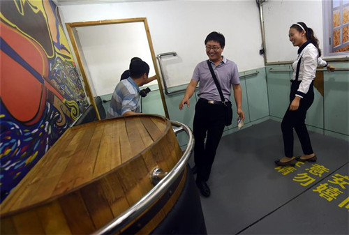 Tourists visit beer museum in E China's Qingdao