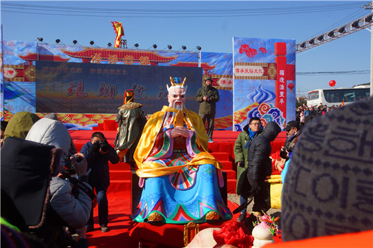 Qingdao fishermen celebrate Dragon King's birthday