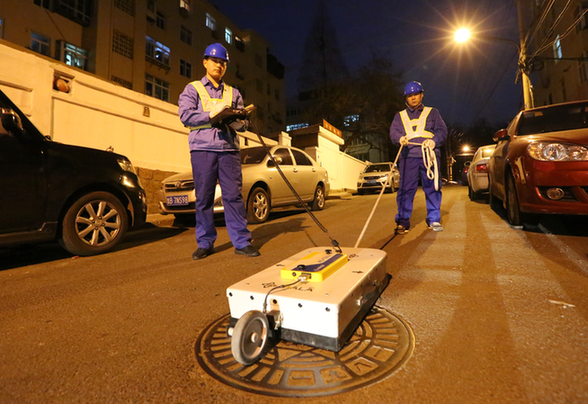 Water pipe 'doctors' do their best work in the night